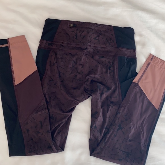 Lululemon Size 4 Plum Luxtreme Leggings - Picture 3 of 8